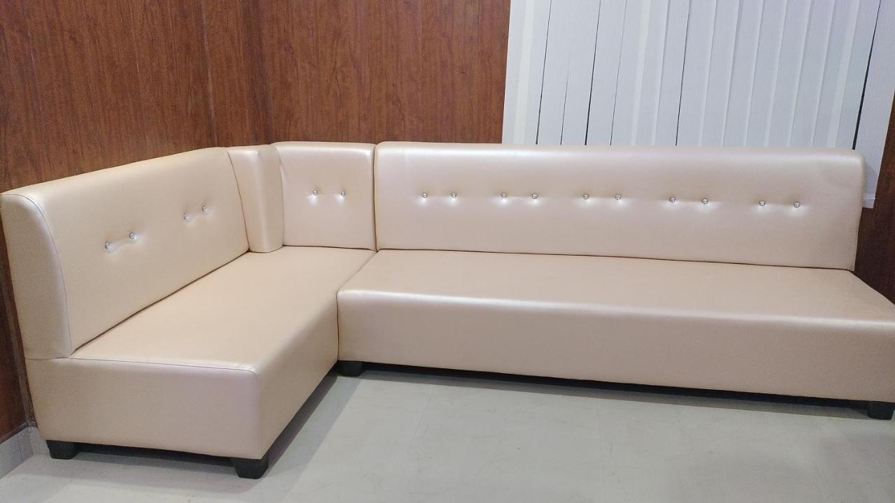 Hotel Jaysha غاواهاتي المظهر الخارجي الصورة